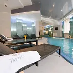Taurus & Готель 4*