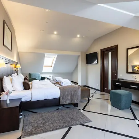 Hotel Taurus &