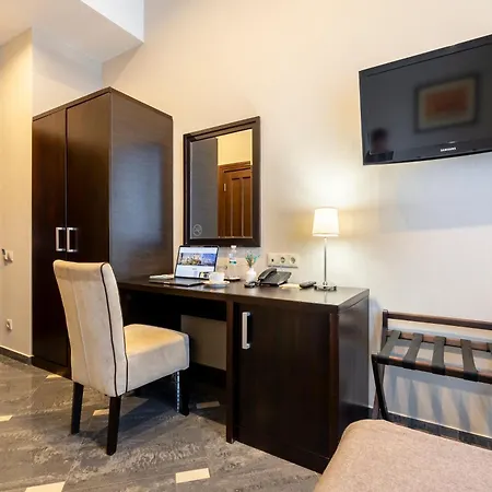 Taurus & Hotel 4*