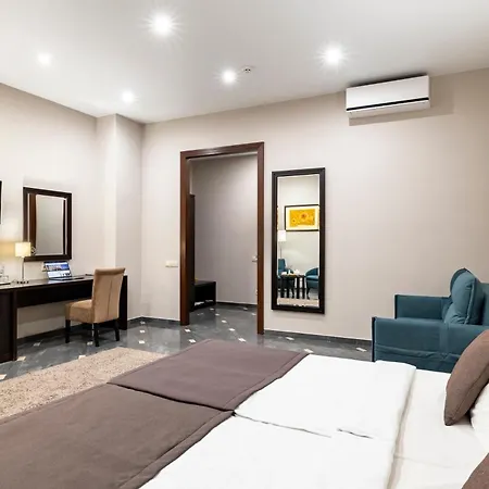 Hotel Taurus & 4*