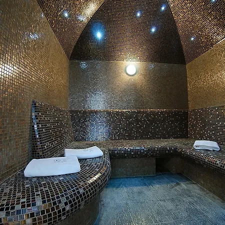 Taurus & Hotel 4*