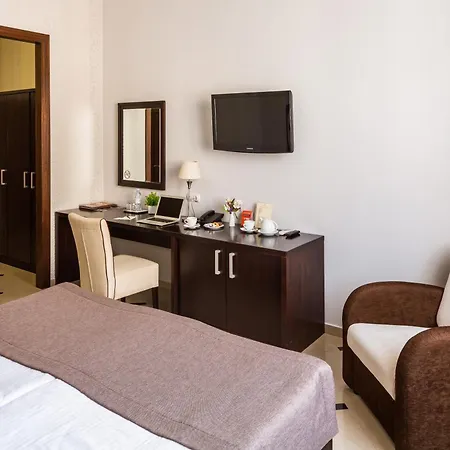 陶鲁斯spa酒店 4* 利沃夫